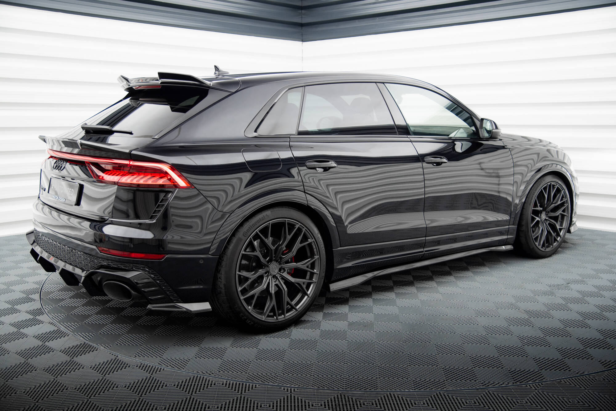 Maxton Carbon Fiber Side Skirts Audi RSQ8
