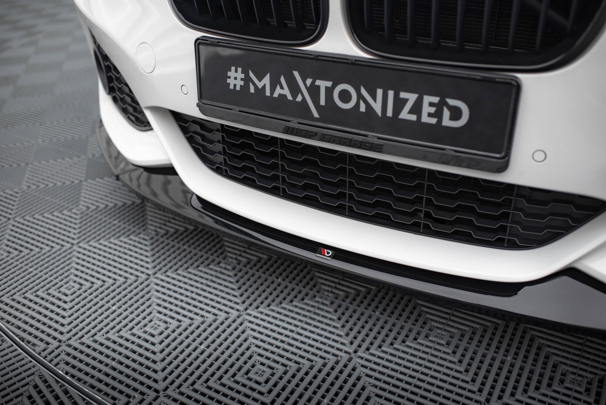 Maxton Design BMW 1 M-Pack / M140i F20 Front Splitter V4 (Facelift)