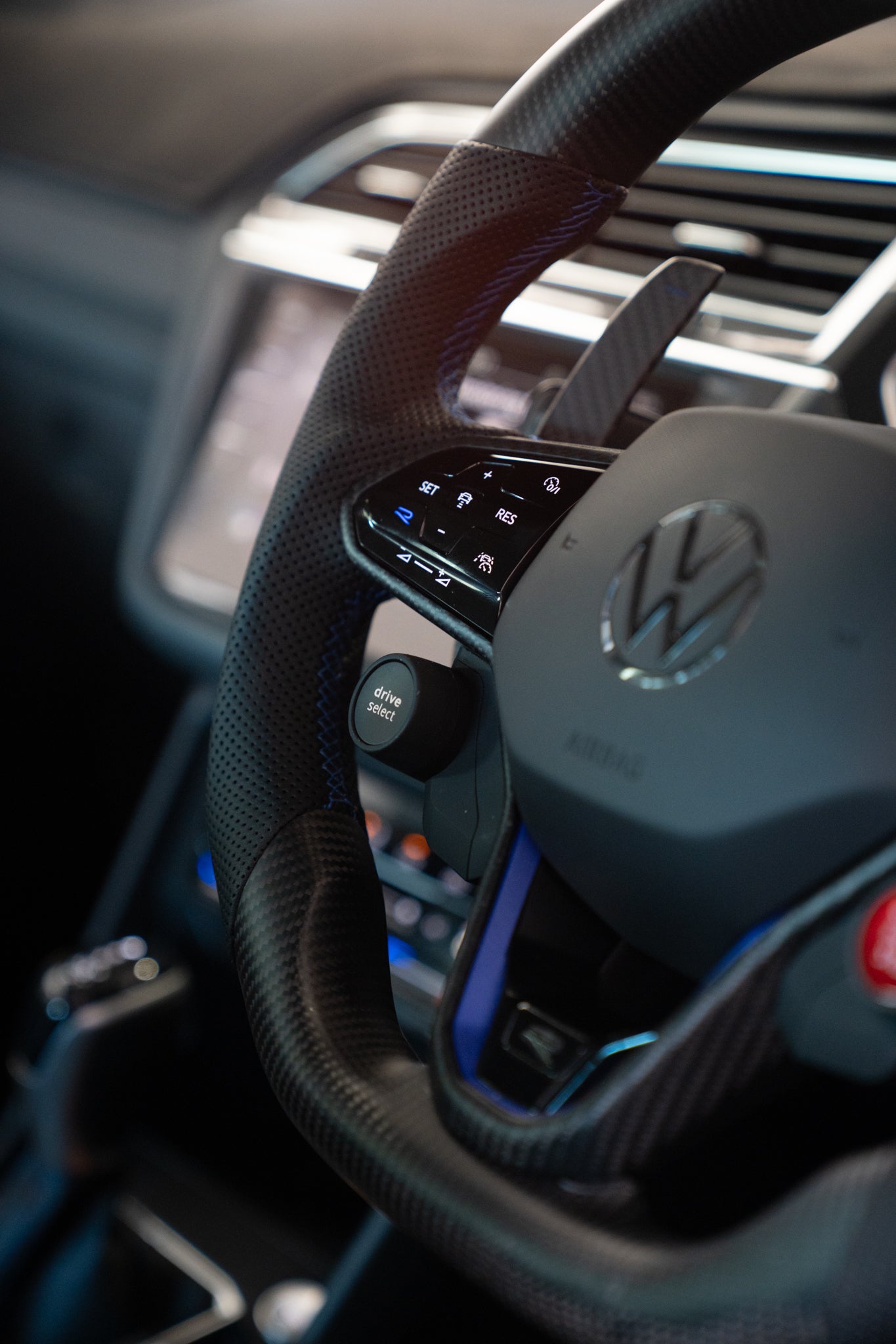 VW 2020+ Golf / Tiguan / T-Roc / Touareg Carbon Steering Wheel