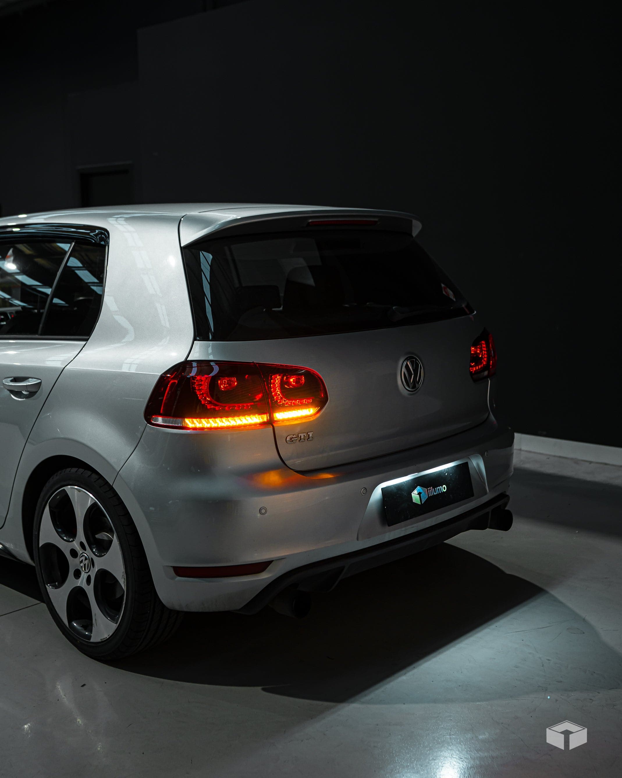2008-2013 VW GOLF MK6R STYLE SEQUENTIAL LED TAIL LIGHTS - iilumo