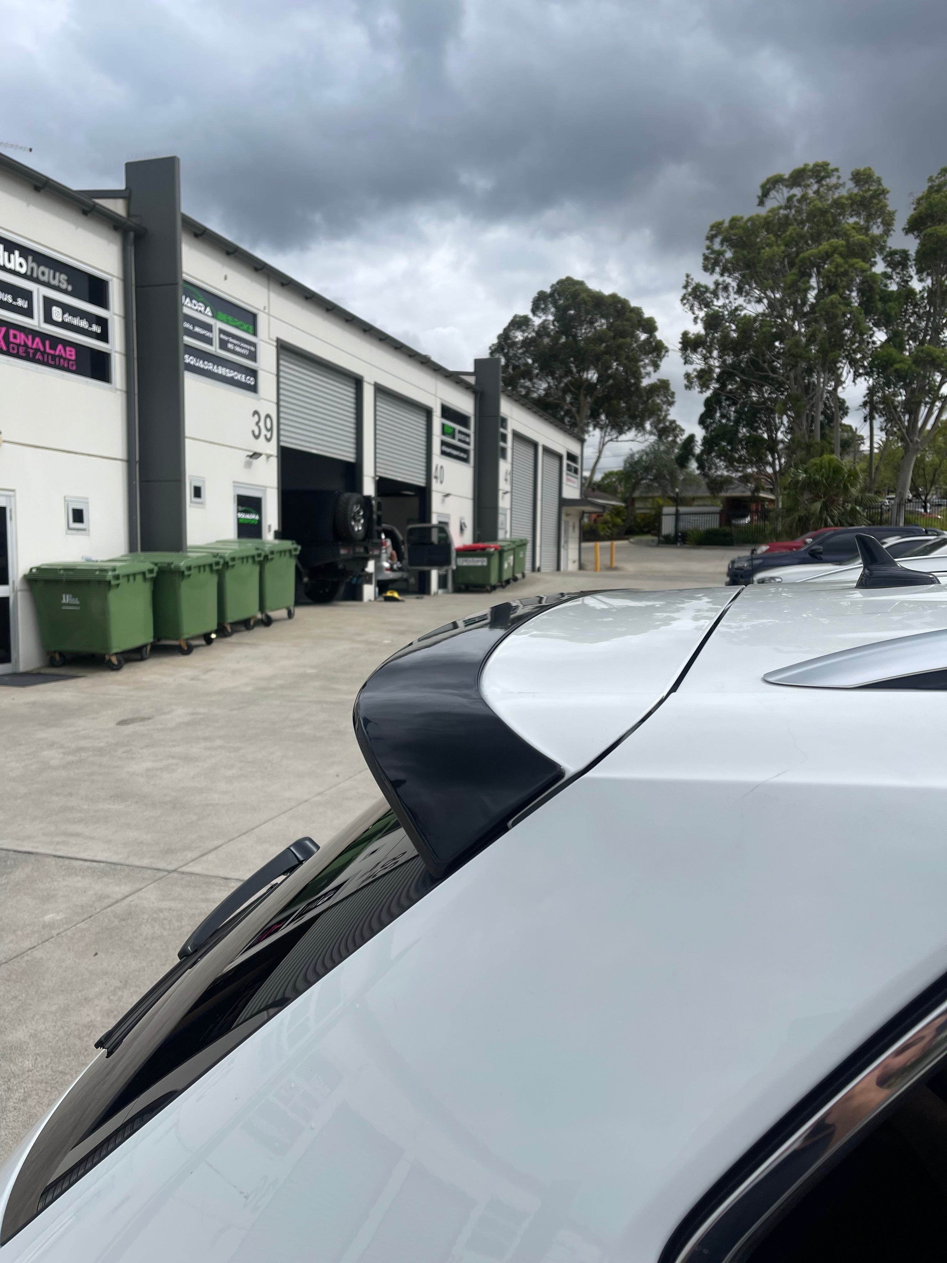 VW Tiguan MK2R Style Spoiler (Gloss Black)