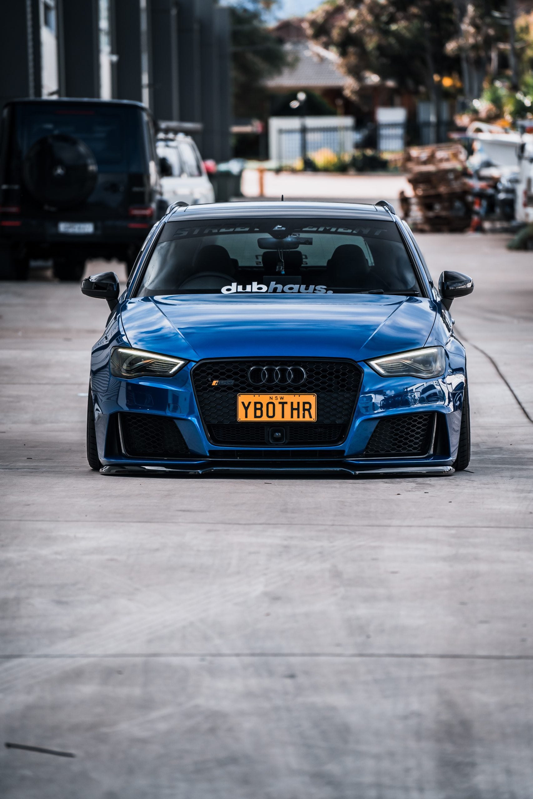 dubhaus. Windshield Banner