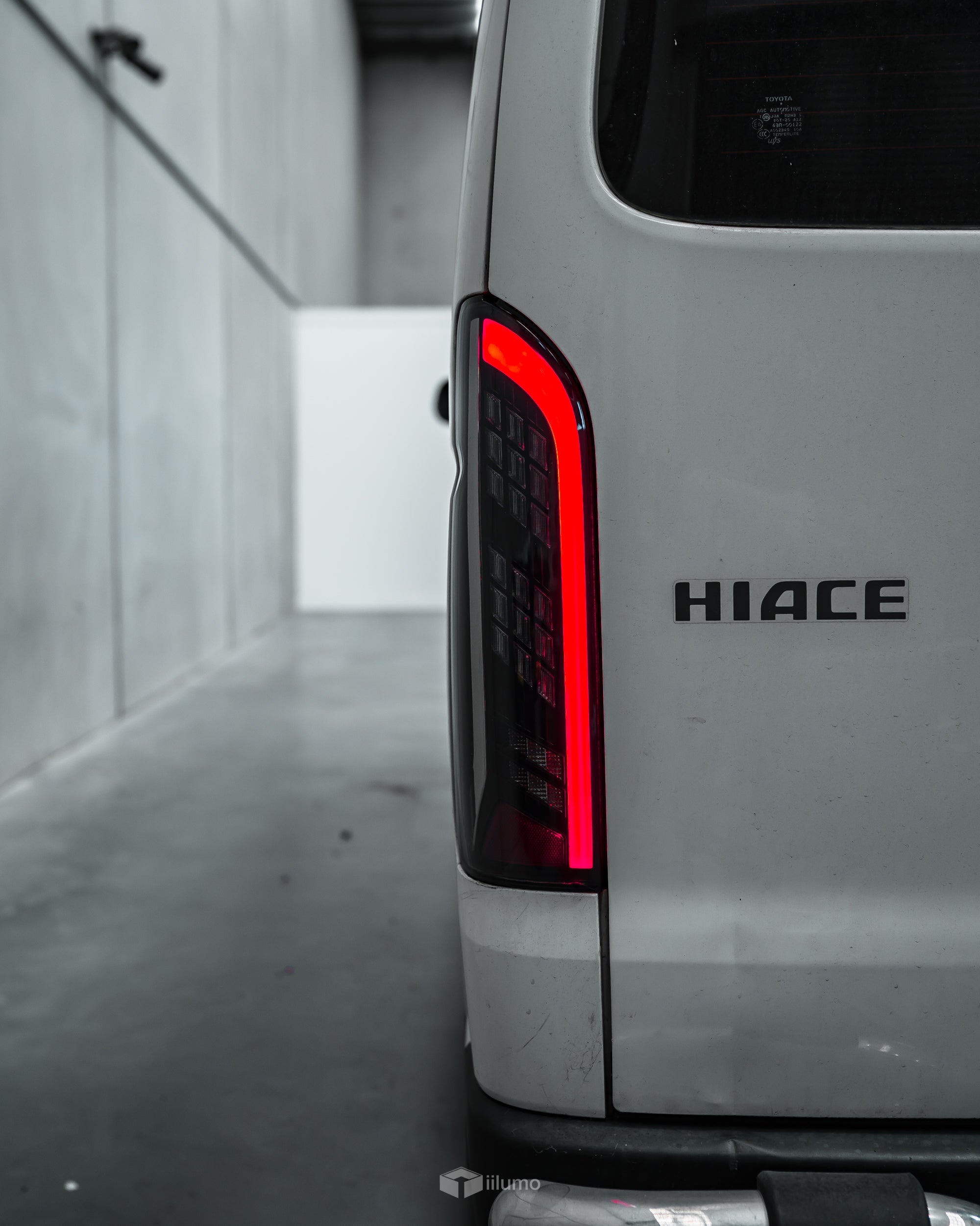 TOYOTA HIACE LED SEQUENTIAL TAIL LIGHTS