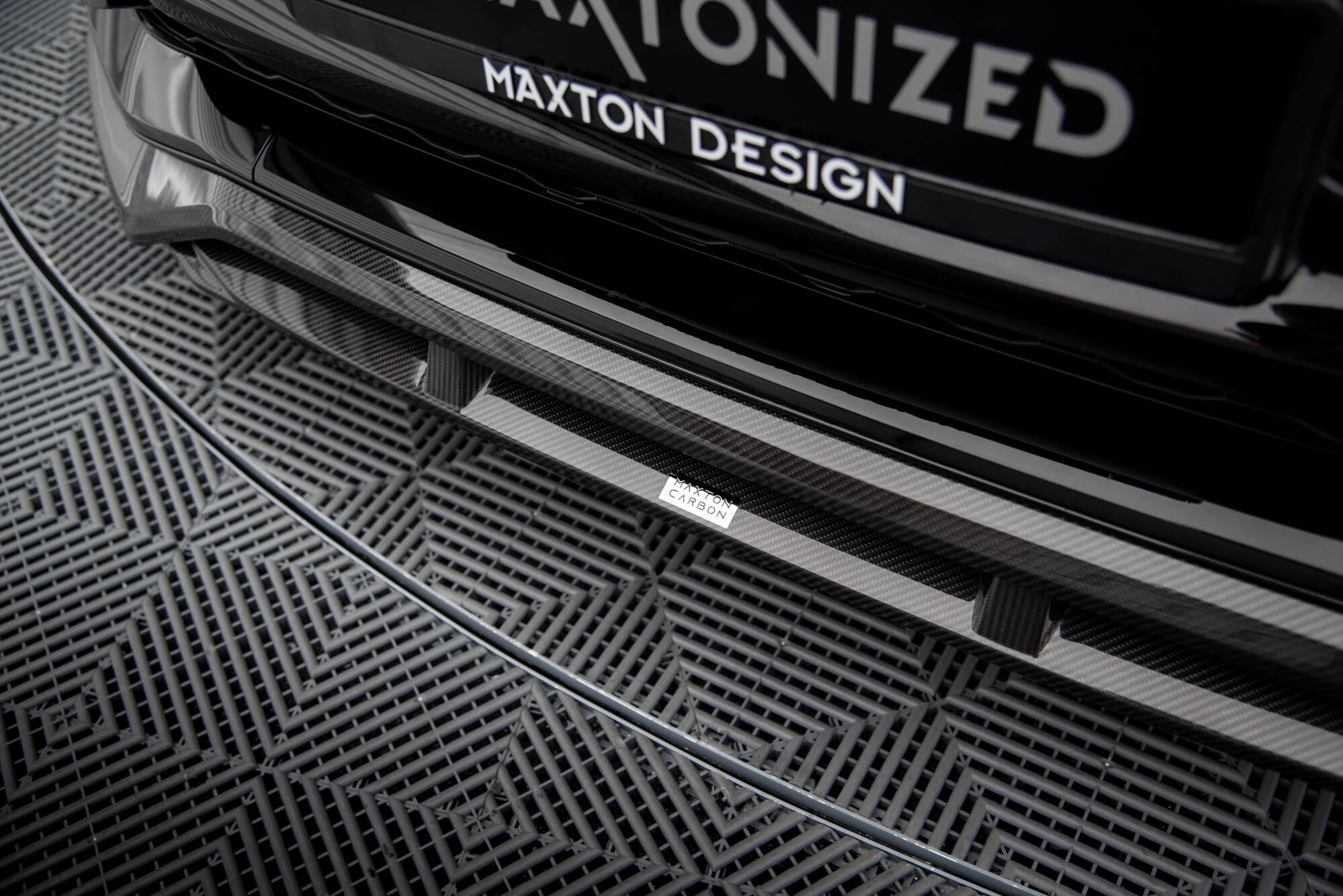 Maxton Carbon Fiber Front Splitter Audi RSQ8