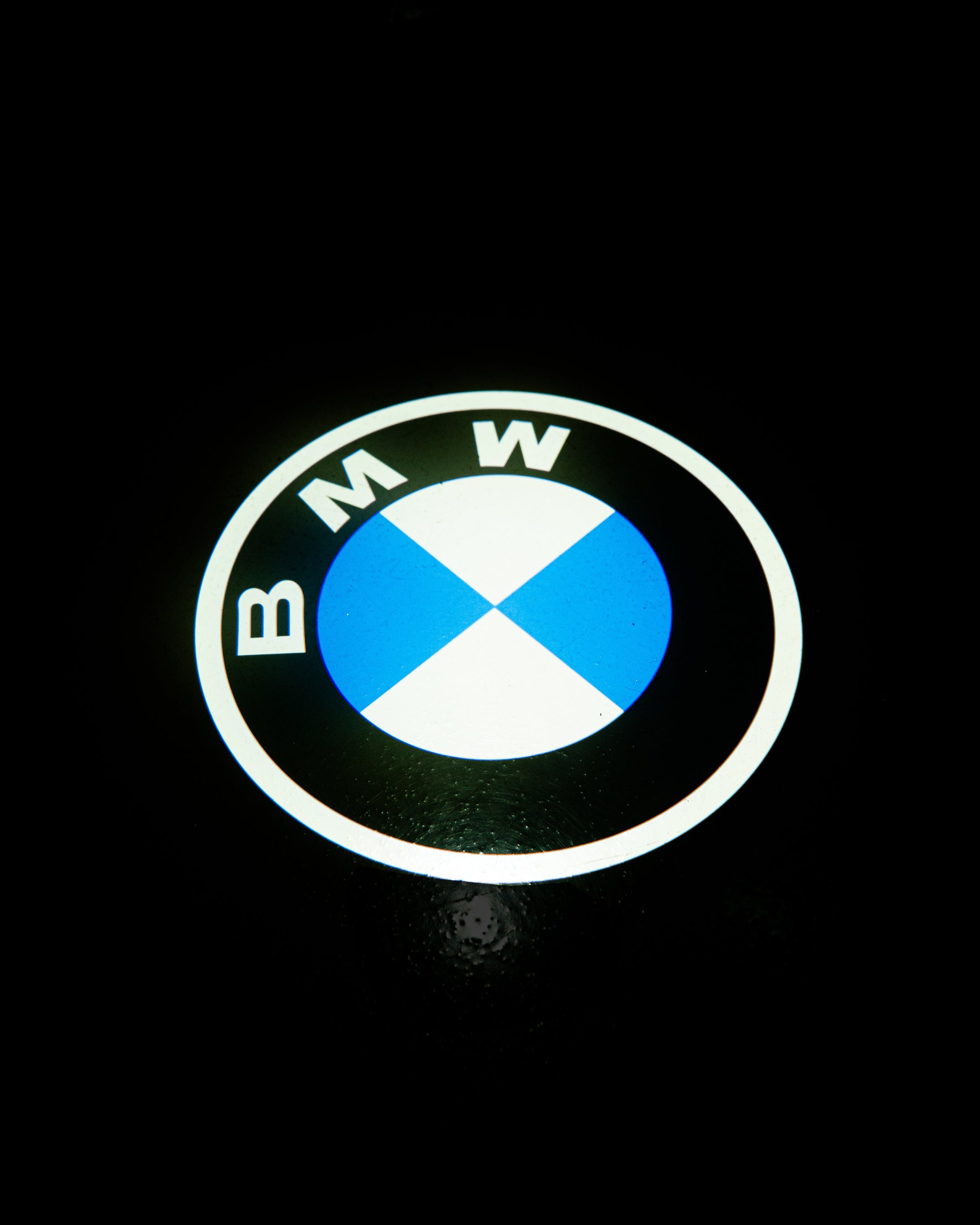 LED LOGO DOOR LIGHTS : BMW G SERIES - iilumo