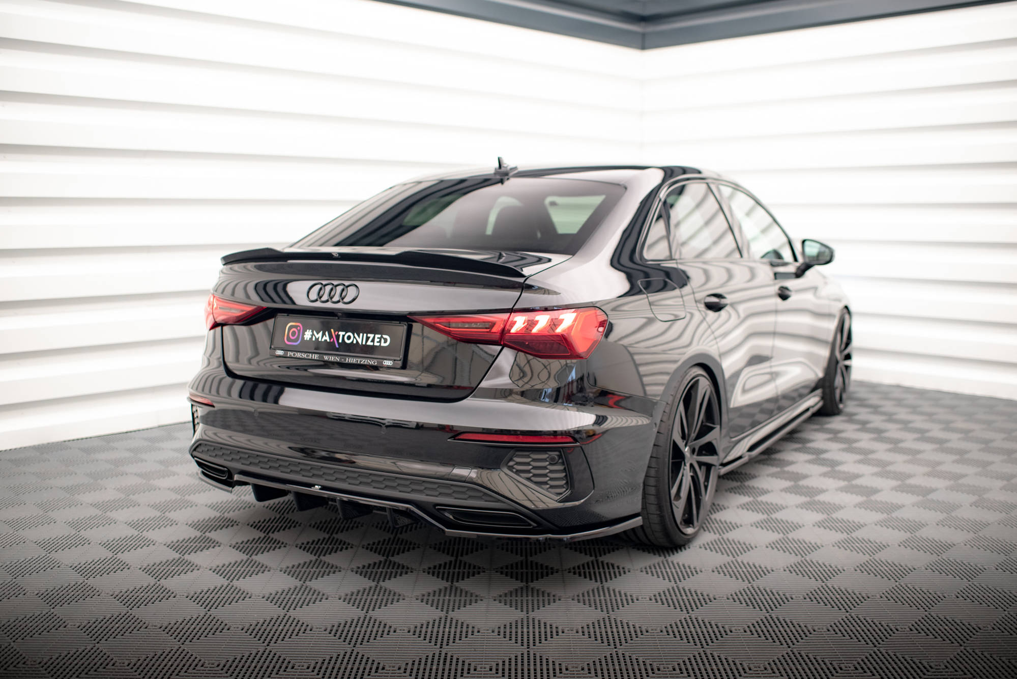 Maxton Design Central Rear Splitter Audi S3 8Y Sedan