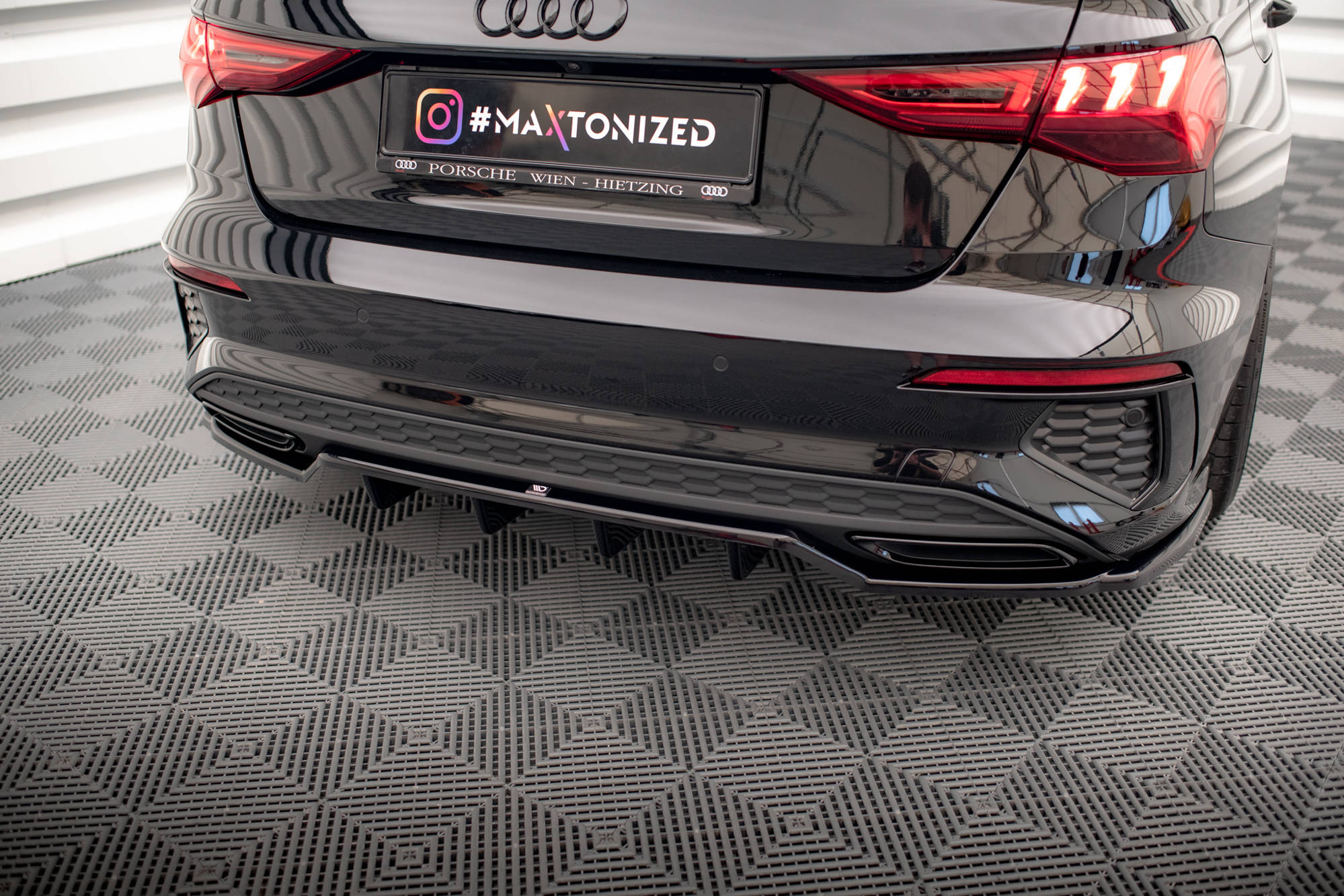Maxton Design Central Rear Splitter Audi S3 8Y Sedan