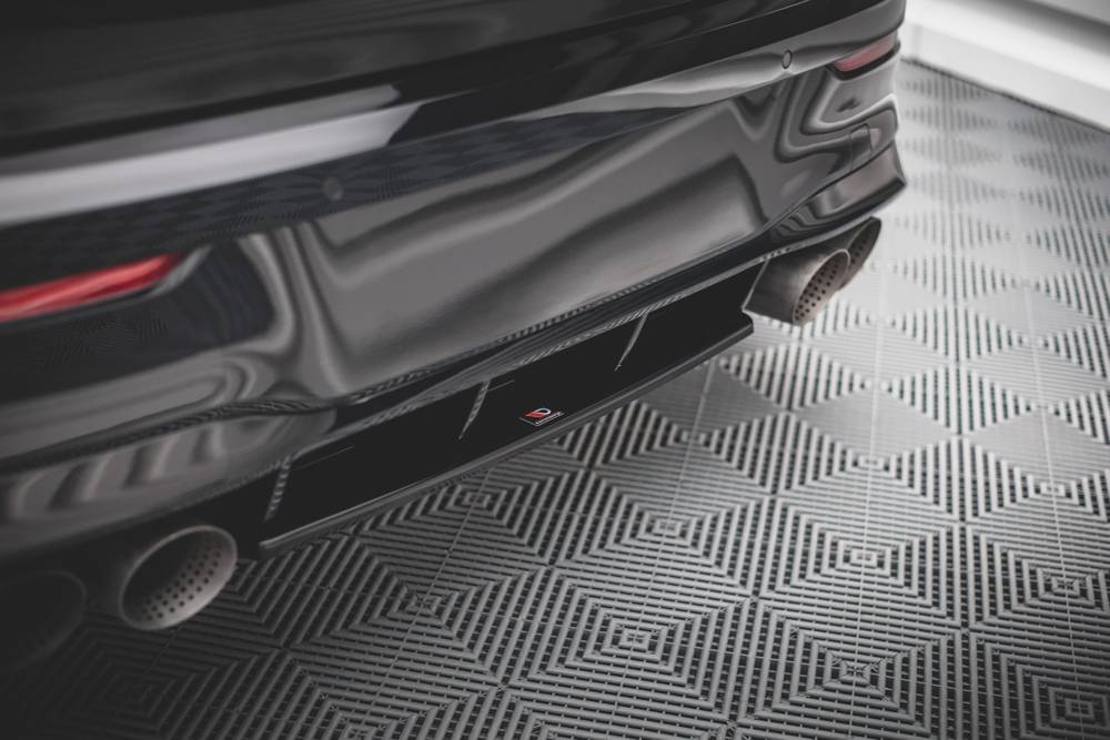 Maxton Design Central Rear Splitter VW Golf Mk8 R