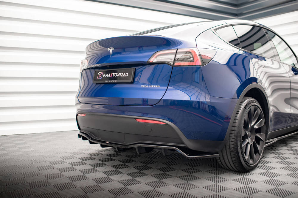 Maxton Design Central Rear Splitter Tesla Model Y