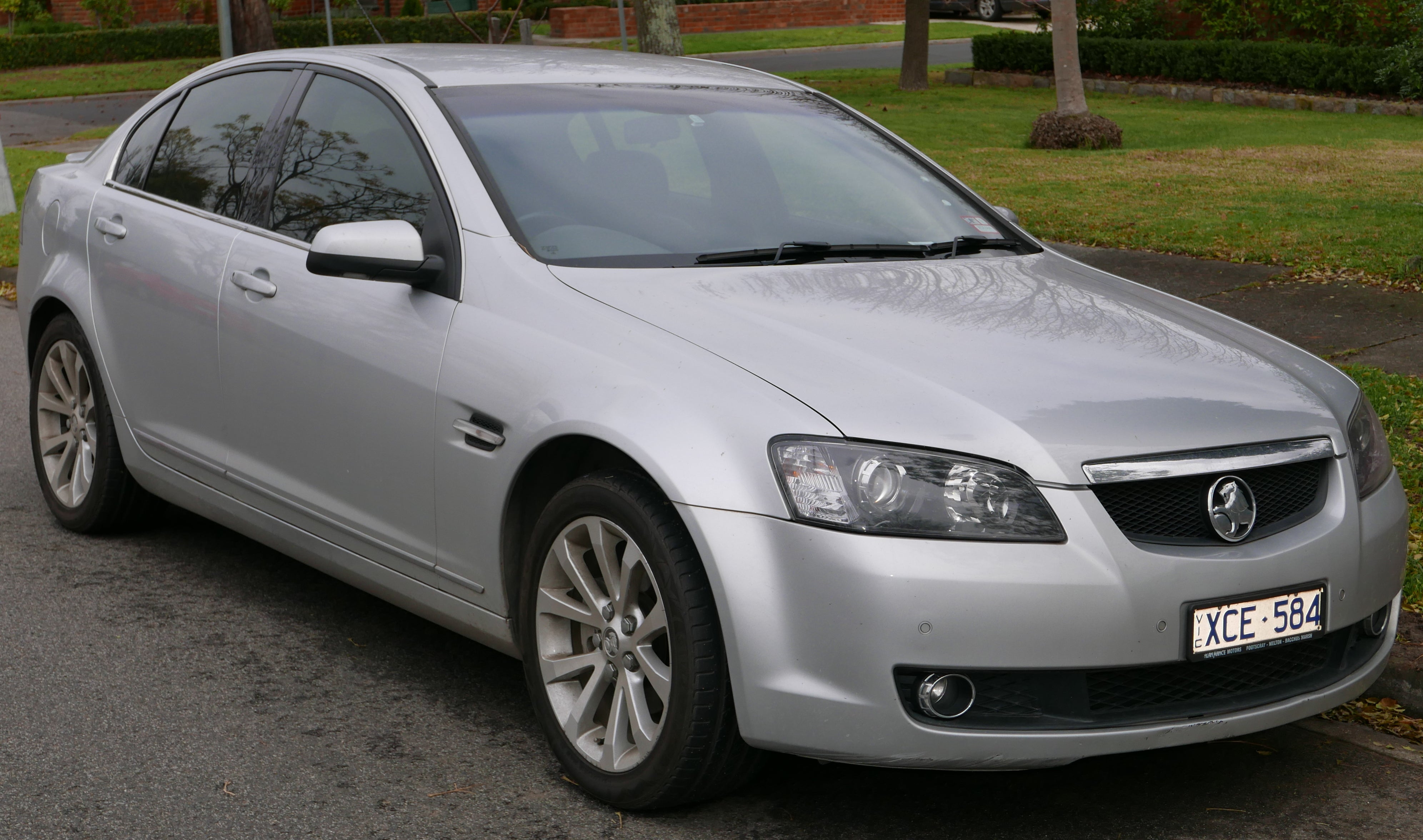 BONNET SHIELD / BONNET PROTECTOR FOR HOLDEN COMMODORE VE 2006 - 2013